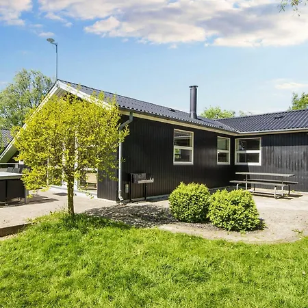 6 Person In Hemmet-by Traum